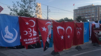 İzmit’in merkezini MHP bayraklarıyla donattılar